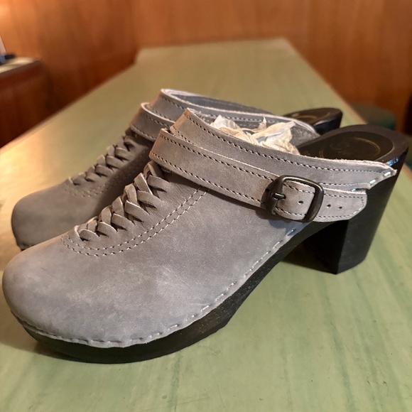 NEW Womens Sven No. 6 High Heel Light Blue Gray Suede Buckle Clogs 39 8.5 / 9 - Picture 1 of 11